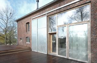 Jeanne Dekkers ARchitectuur_Banholt_window with shutters towards landscape