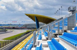 TT-Assen-Winterdijktribune-verzinken-staalconstructie-hekwerken-Rotocoat-SH-001