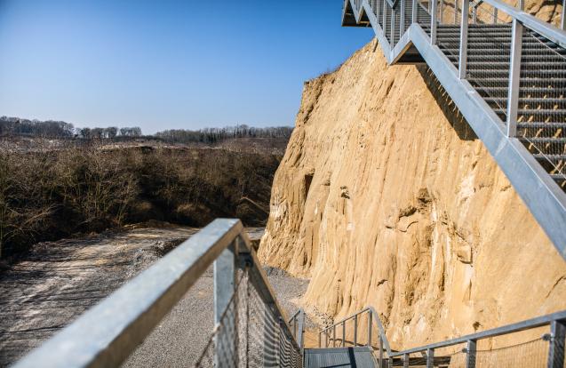 Escalier avec plateforme d'observation, carrière ENCI