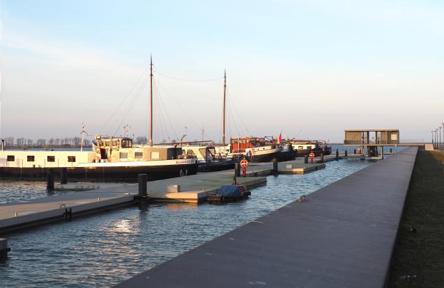 Port sur le quai Cas Oorthuys