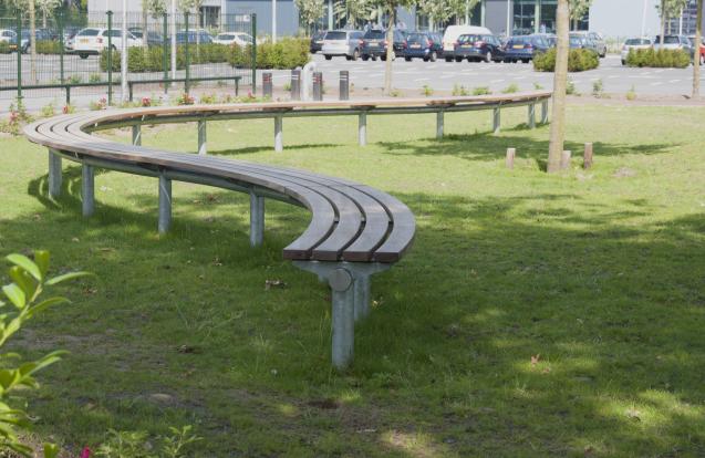 Banc qui serpente Sportpark Woensel