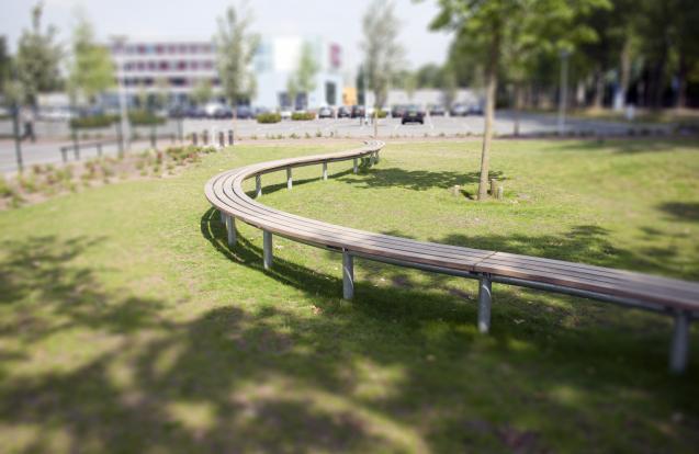 Banc qui serpente Sportpark Woensel